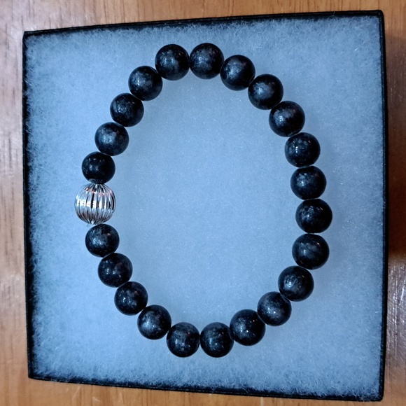 Black & Silver Jade Stone Bracelet - Picture 3 of 6